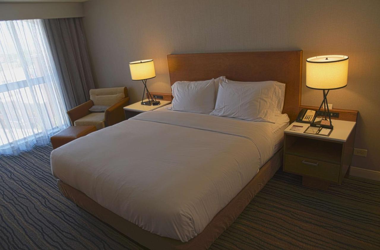King Room - Mobility Accessible with Tub at DoubleTree by Hilton Helena Downtown
