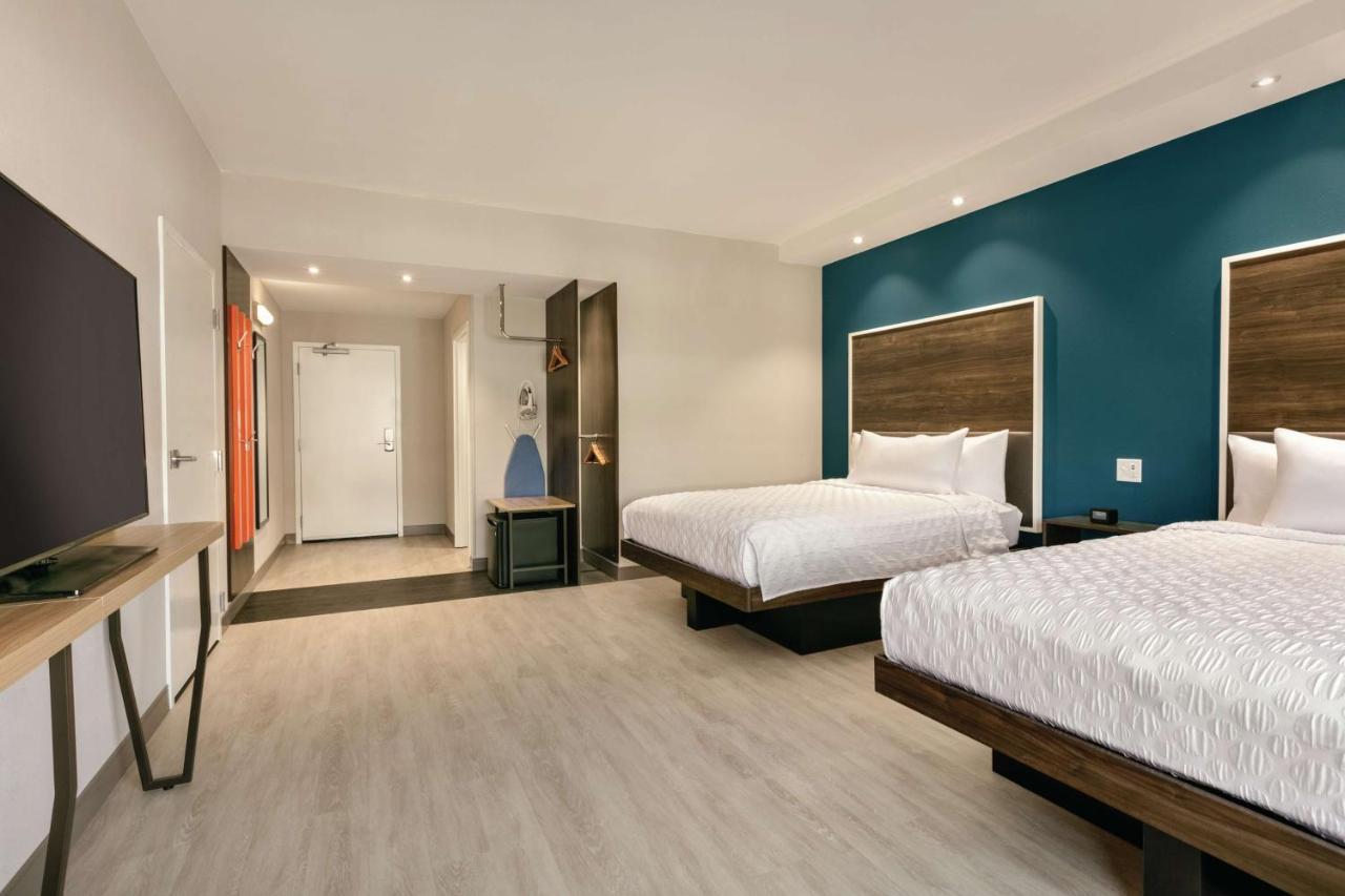 Queen Room with Two Queen Beds - Hearing Accessible at Tru by Hilton Charlotte Ayrsley