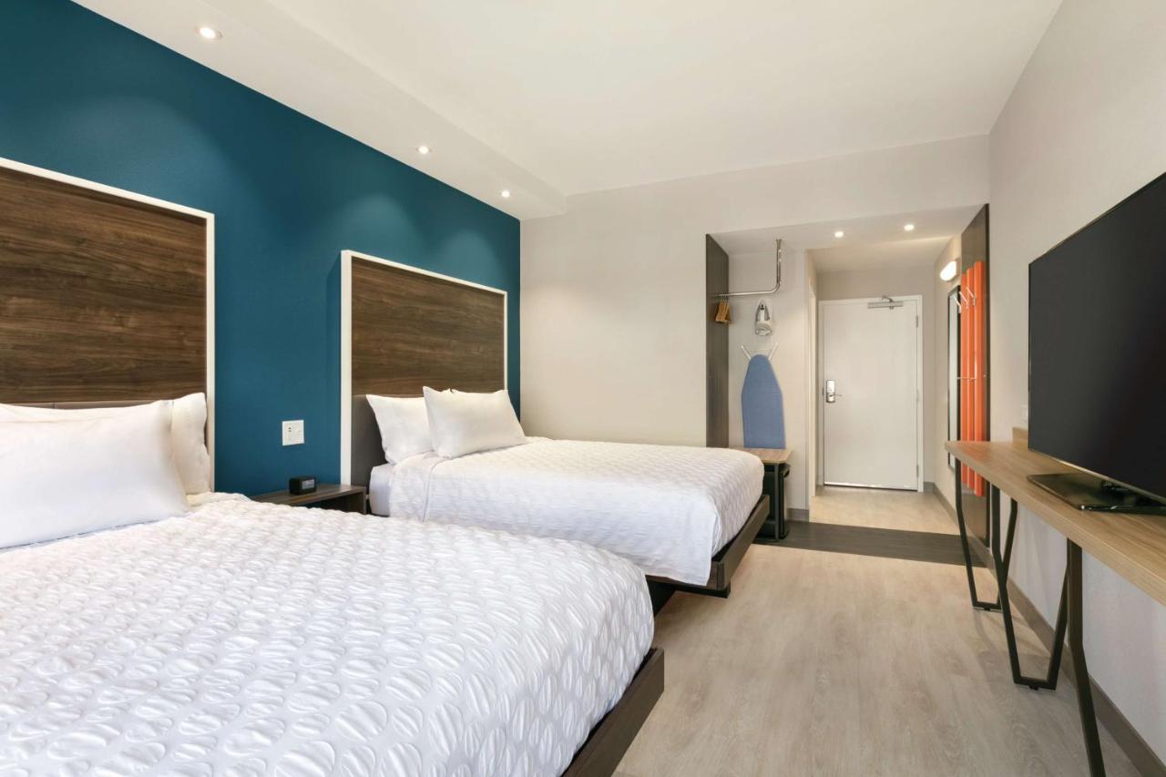 Queen Room with Two Queen Beds at Tru by Hilton Charlotte Ayrsley