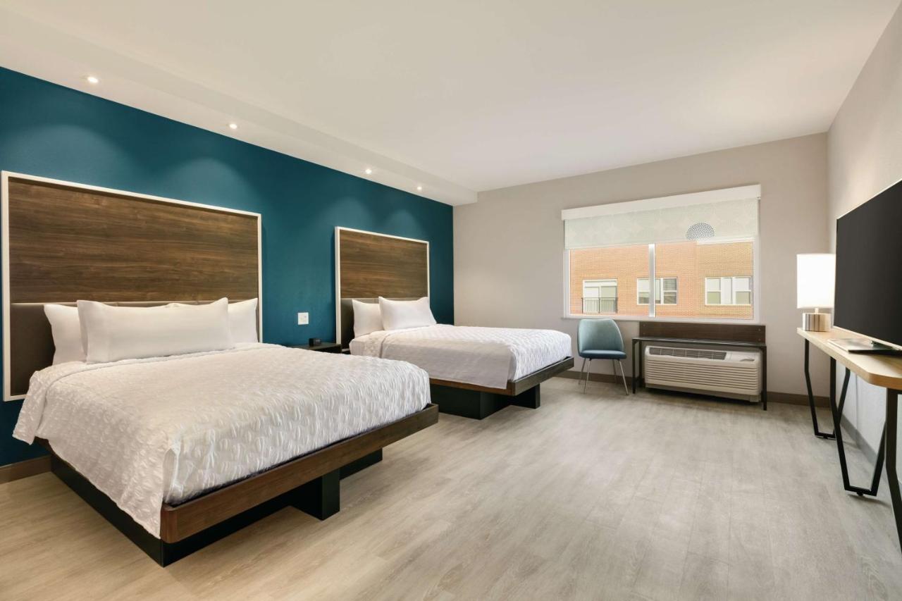 Queen Room with Two Queen Beds - Hearing Accessible at Tru by Hilton Charlotte Ayrsley