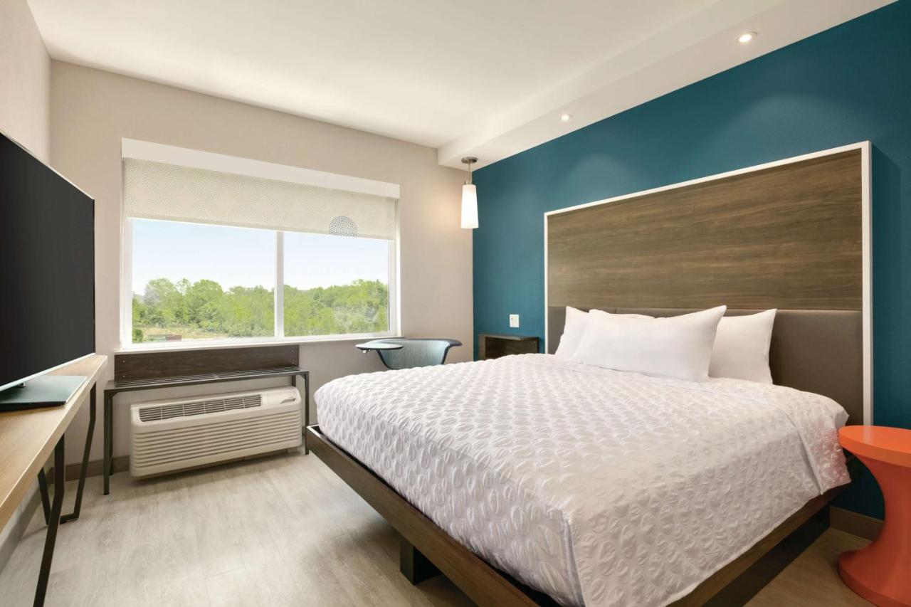 King Room at Tru by Hilton Charlotte Ayrsley