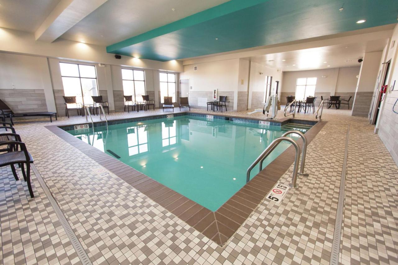 | Hampton Inn Mustang