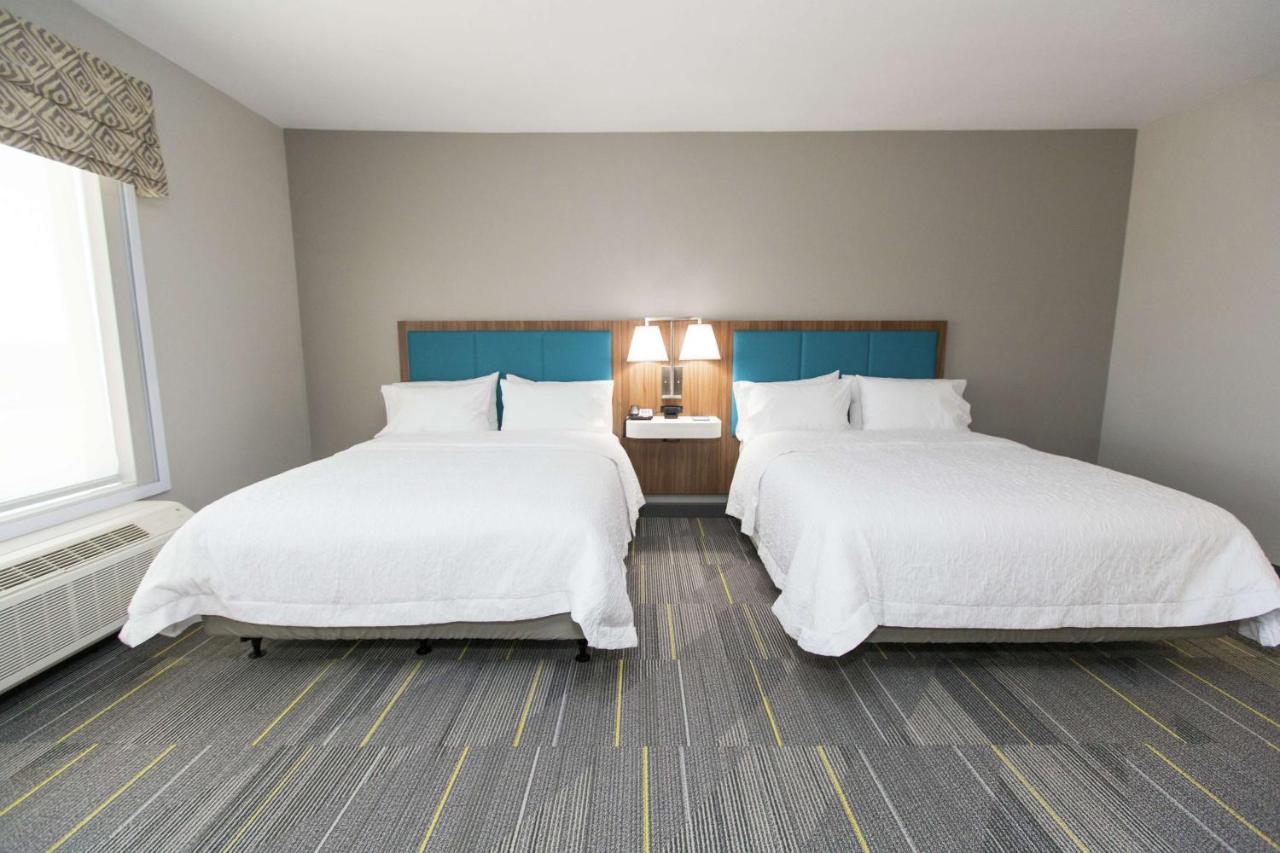 | Hampton Inn Mustang