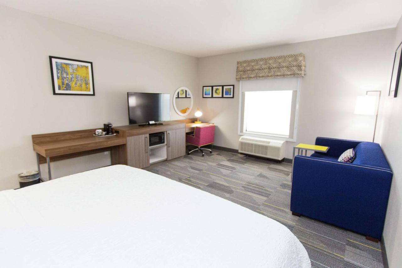 | Hampton Inn Mustang