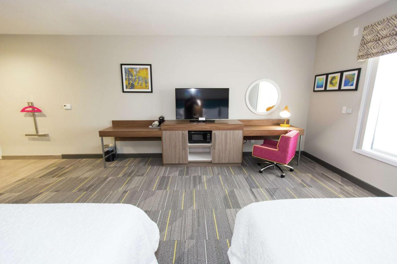 | Hampton Inn Mustang