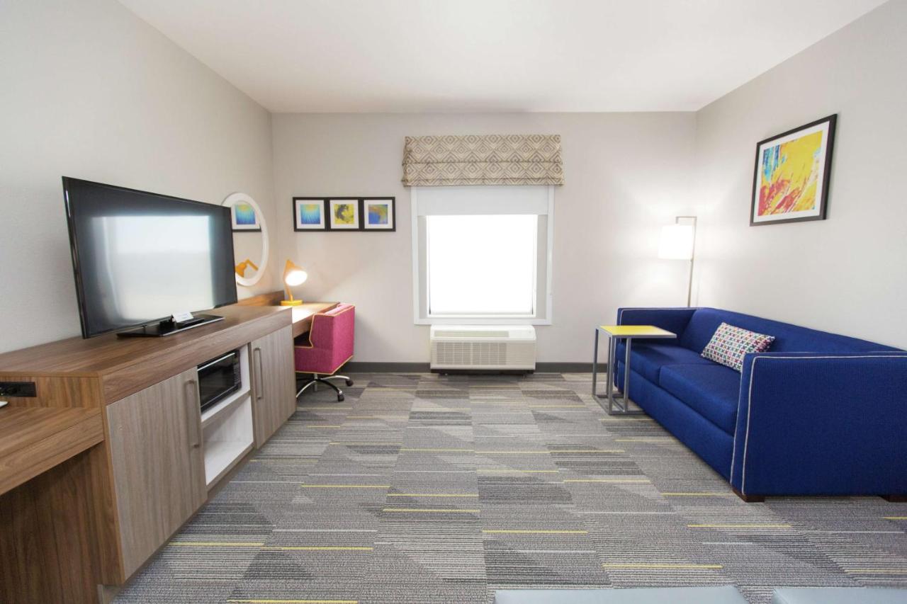| Hampton Inn Mustang