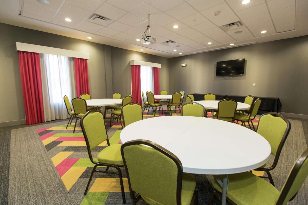 | Hampton Inn Mustang