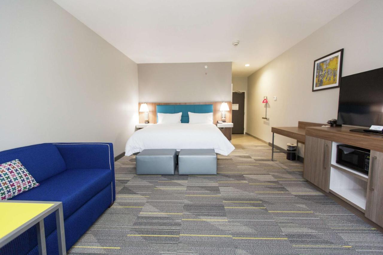 | Hampton Inn Mustang