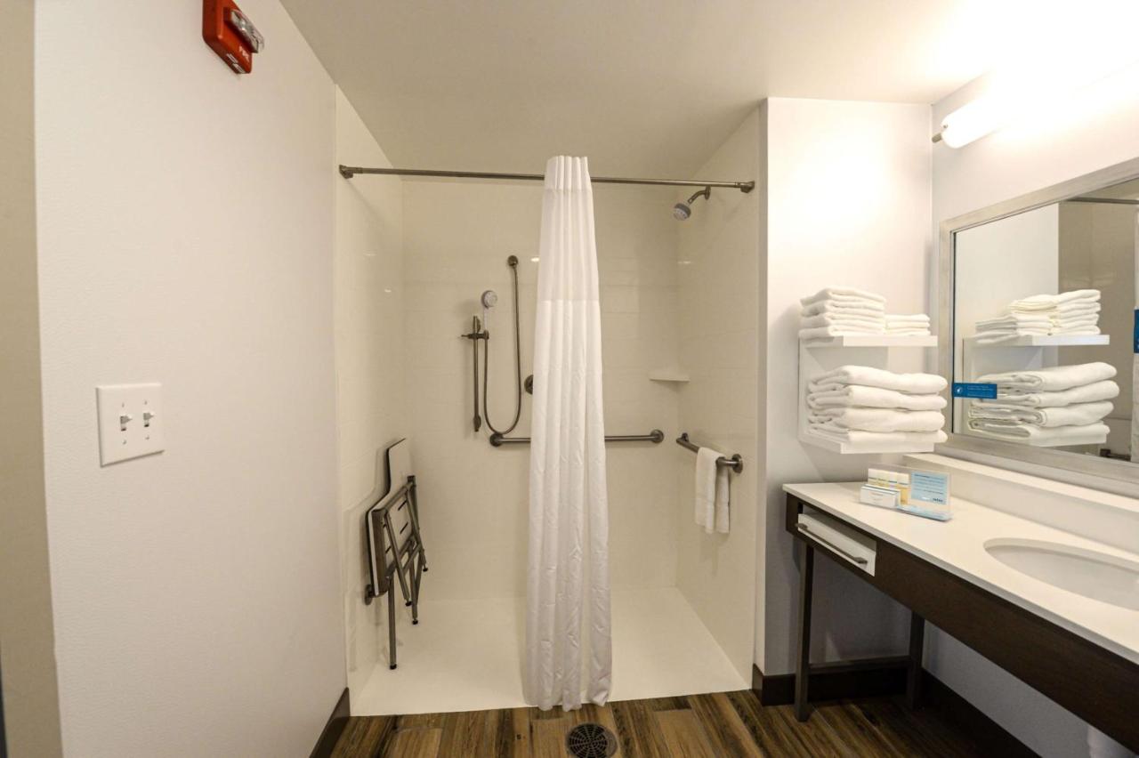 King Room - Hearing Accessible/Non-Smoking at Hampton Inn & Suites Lenoir