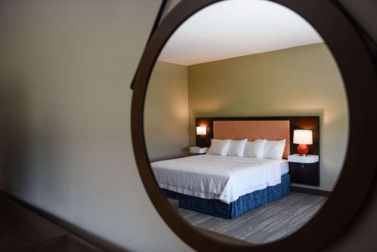 King Room at Hampton Inn & Suites Lenoir