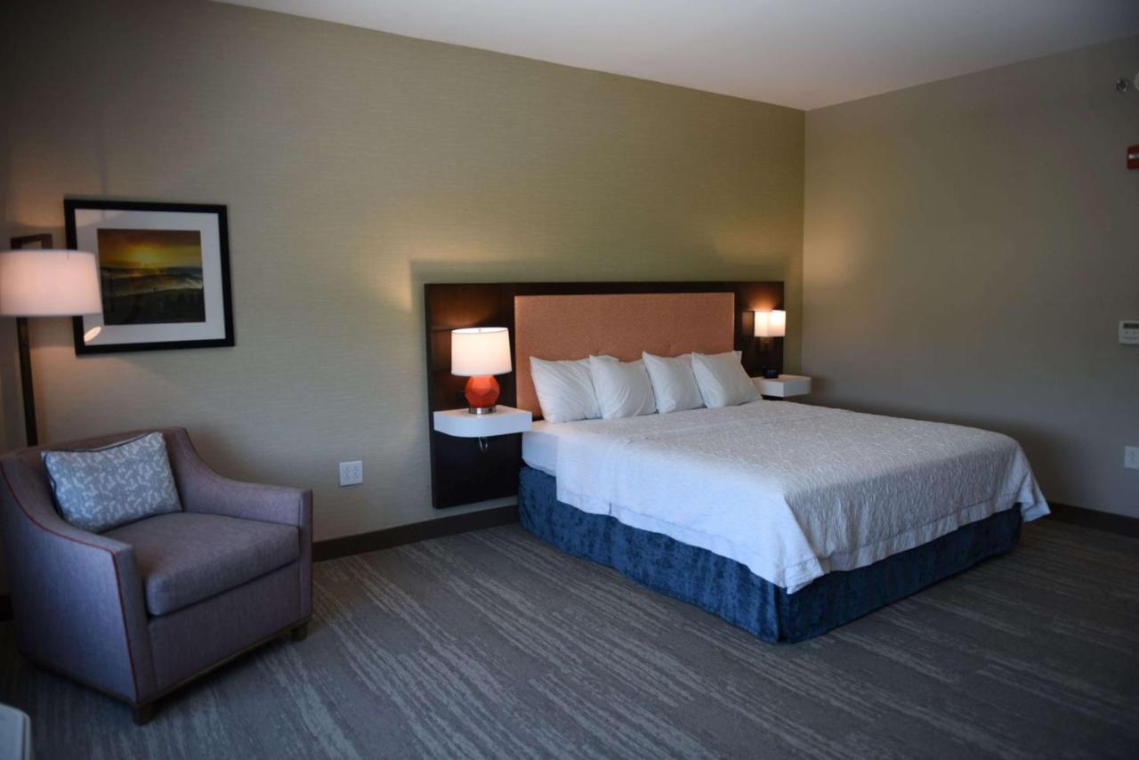 King Room at Hampton Inn & Suites Lenoir