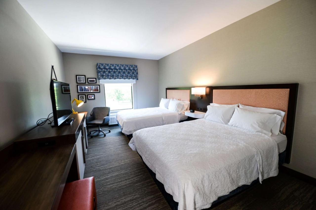 Queen Room with Bath Tub - Mobility Accessible/Non-Smoking at Hampton Inn & Suites Lenoir