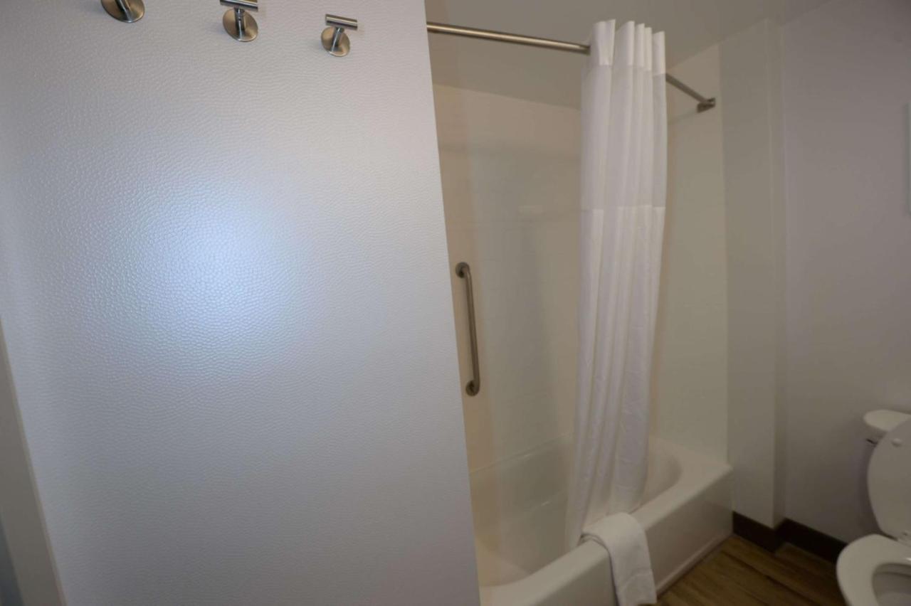 Queen Room with Bath Tub - Mobility Accessible/Non-Smoking at Hampton Inn & Suites Lenoir