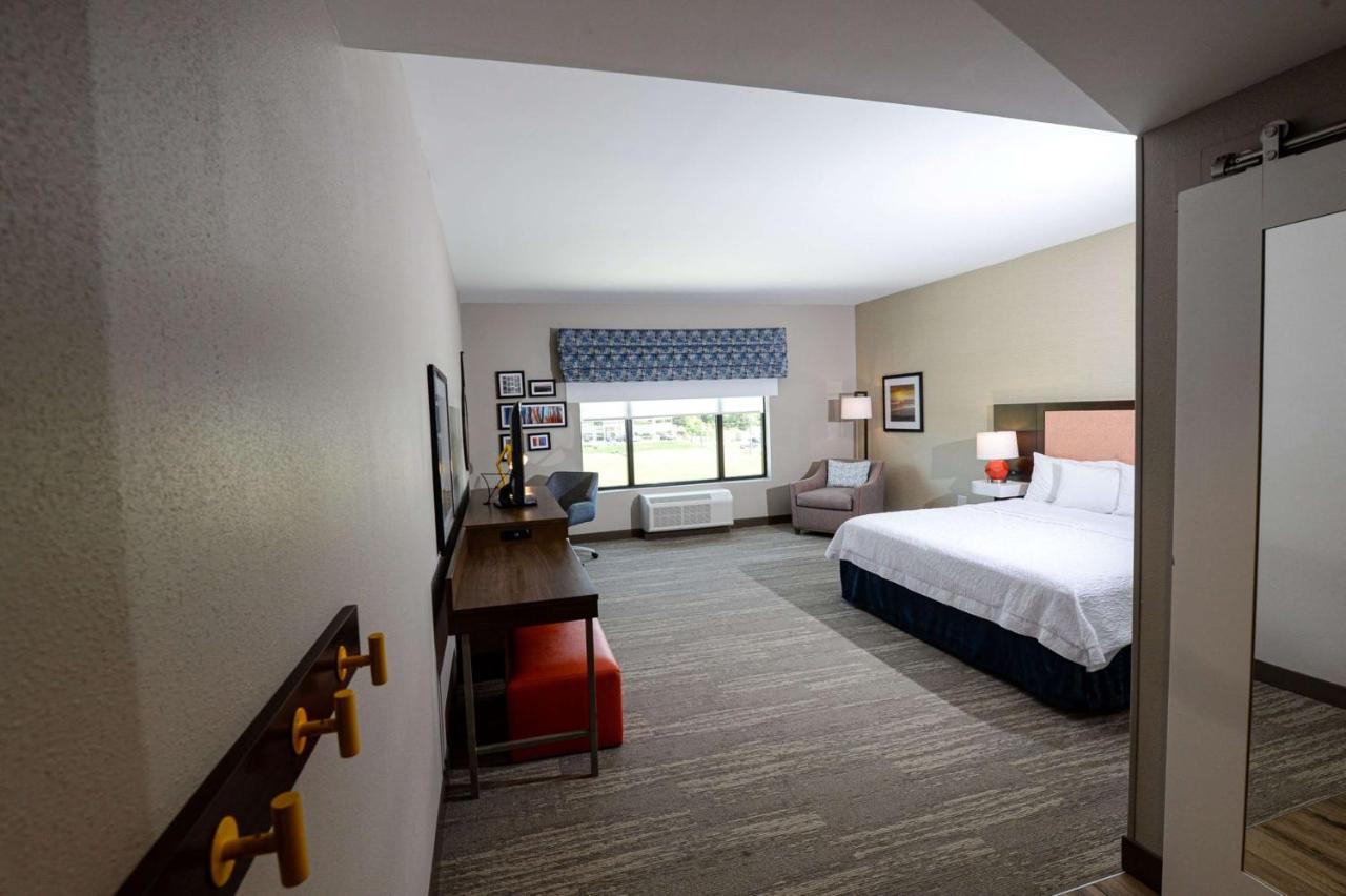 King Room at Hampton Inn & Suites Lenoir