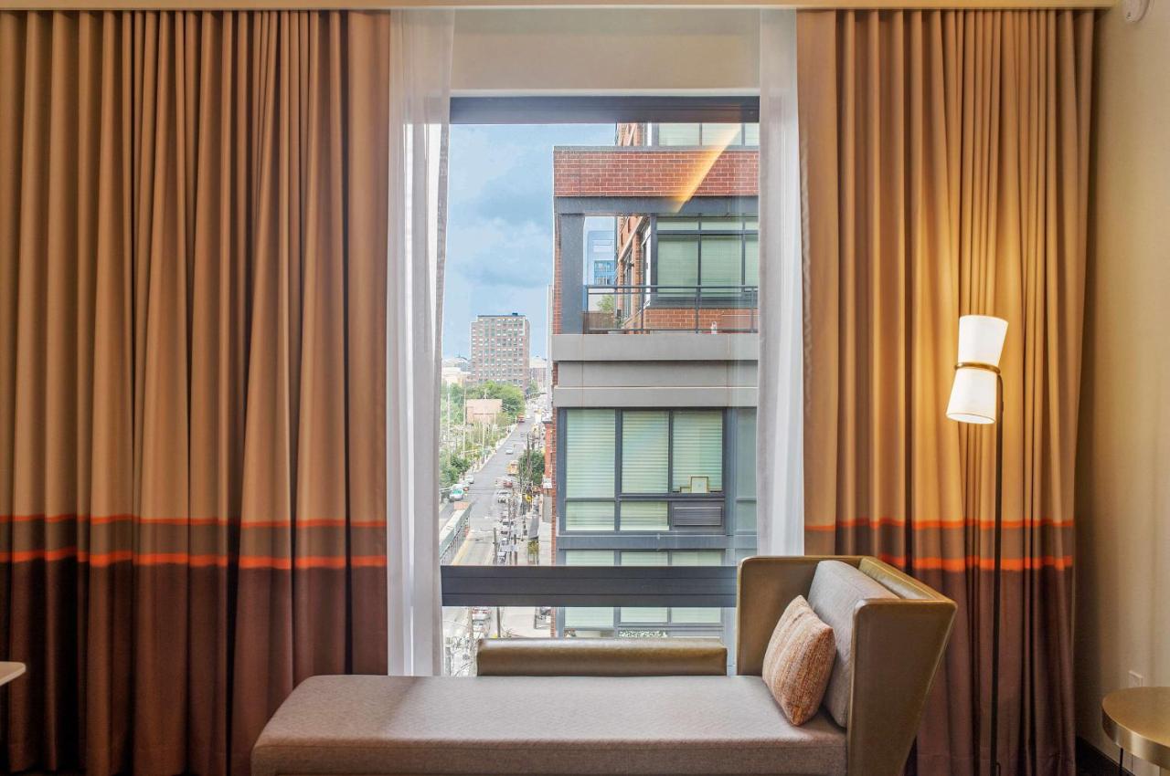 Deluxe King Room at Canopy by Hilton Jersey City Arts District