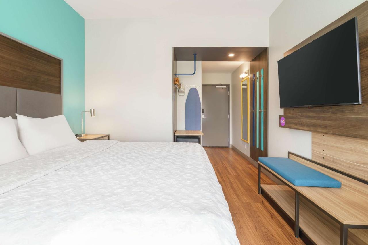 King Room at Tru by Hilton Sandusky, OH