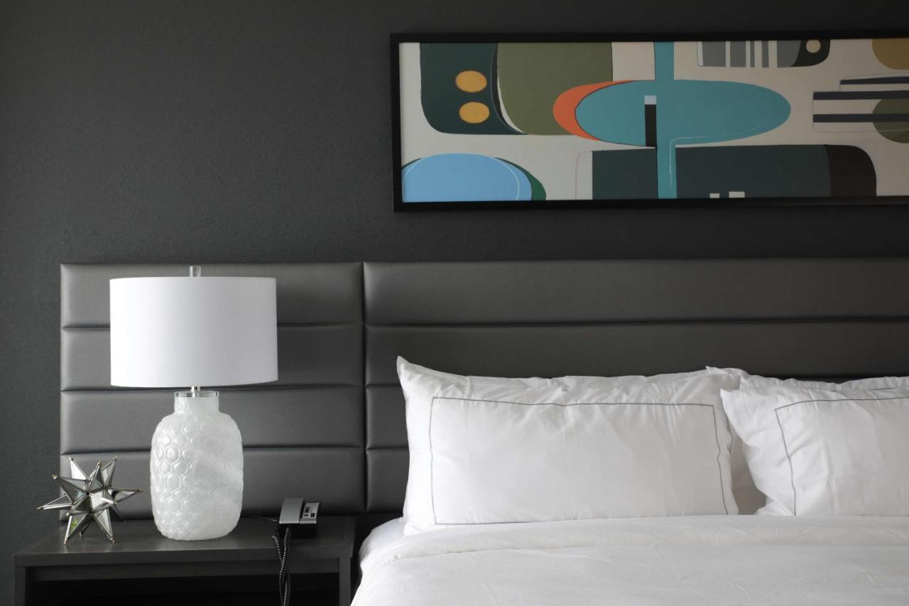 King Room at The Rewind West Des Moines, Tapestry Collection by Hilton