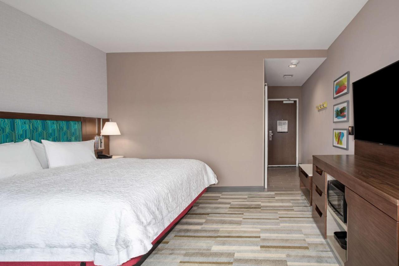 King Room at Hampton Inn & Suites Watsonville