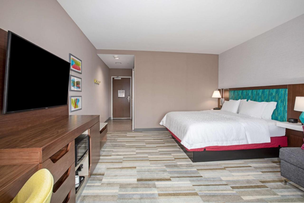 King Room with Sofa Bed - Non-Smoking at Hampton Inn & Suites Watsonville