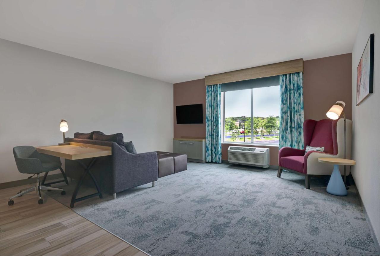 King Suite with Sofa Bed at Hilton Garden Inn Manassas