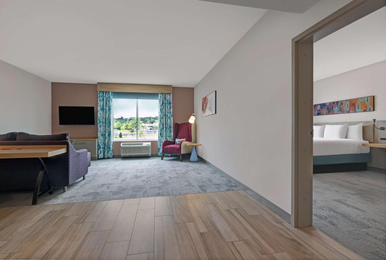 King Suite with Sofa Bed at Hilton Garden Inn Manassas
