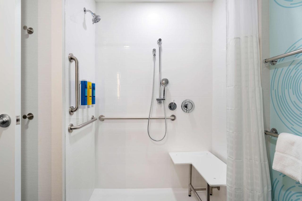 King Room - Mobility Accessible at Tru By Hilton Cartersville, GA