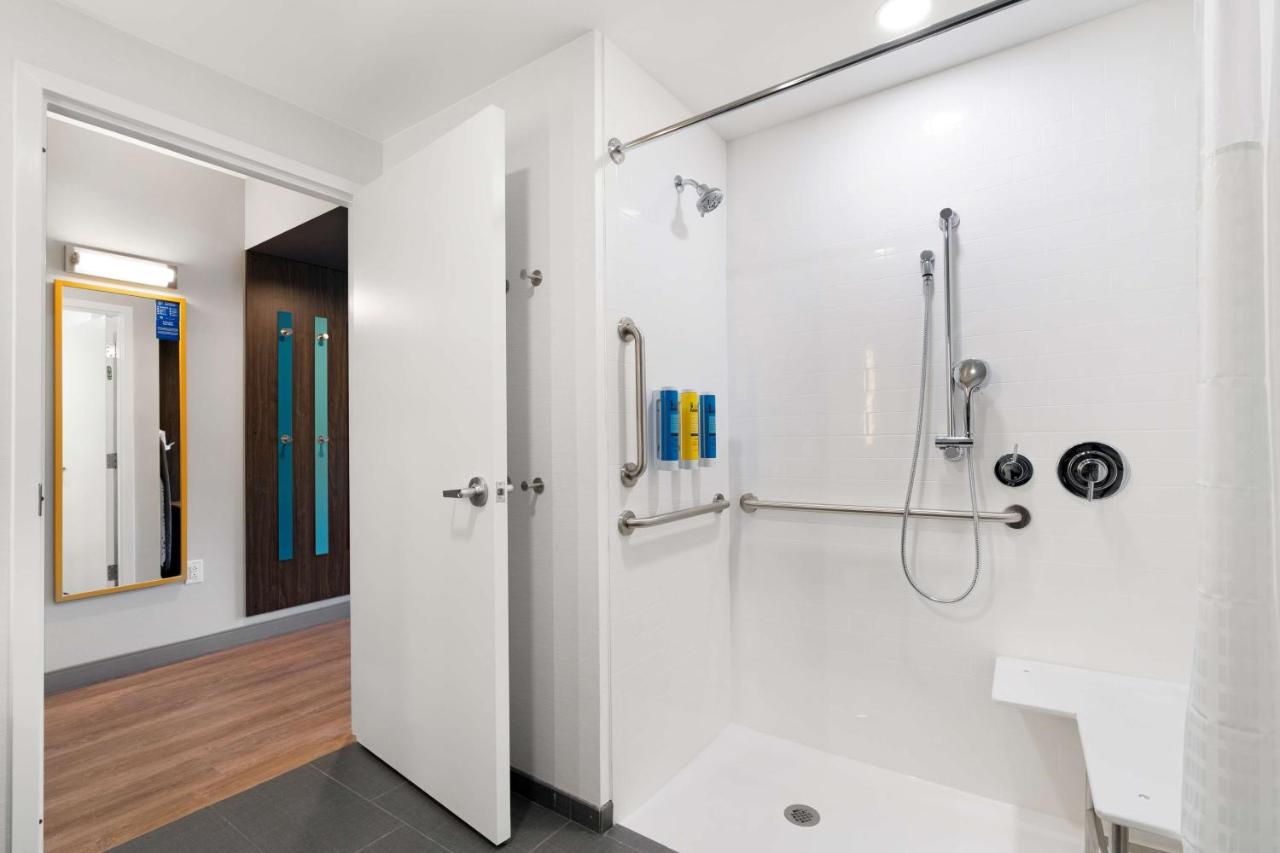 King Room - Mobility Accessible at Tru By Hilton Cartersville, GA