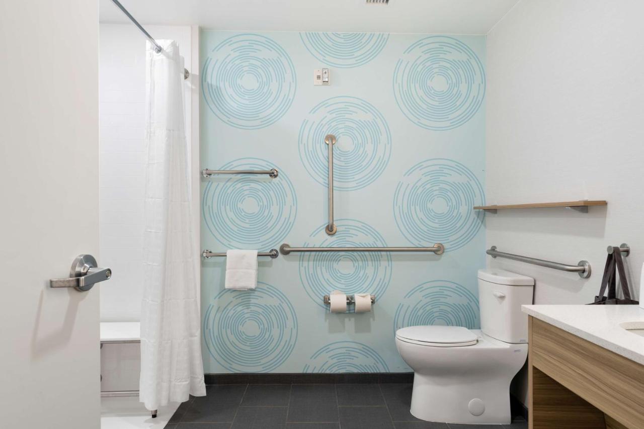 King Room - Mobility Accessible at Tru By Hilton Cartersville, GA