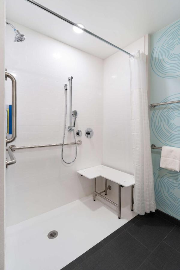 King Room - Mobility Accessible at Tru By Hilton Cartersville, GA