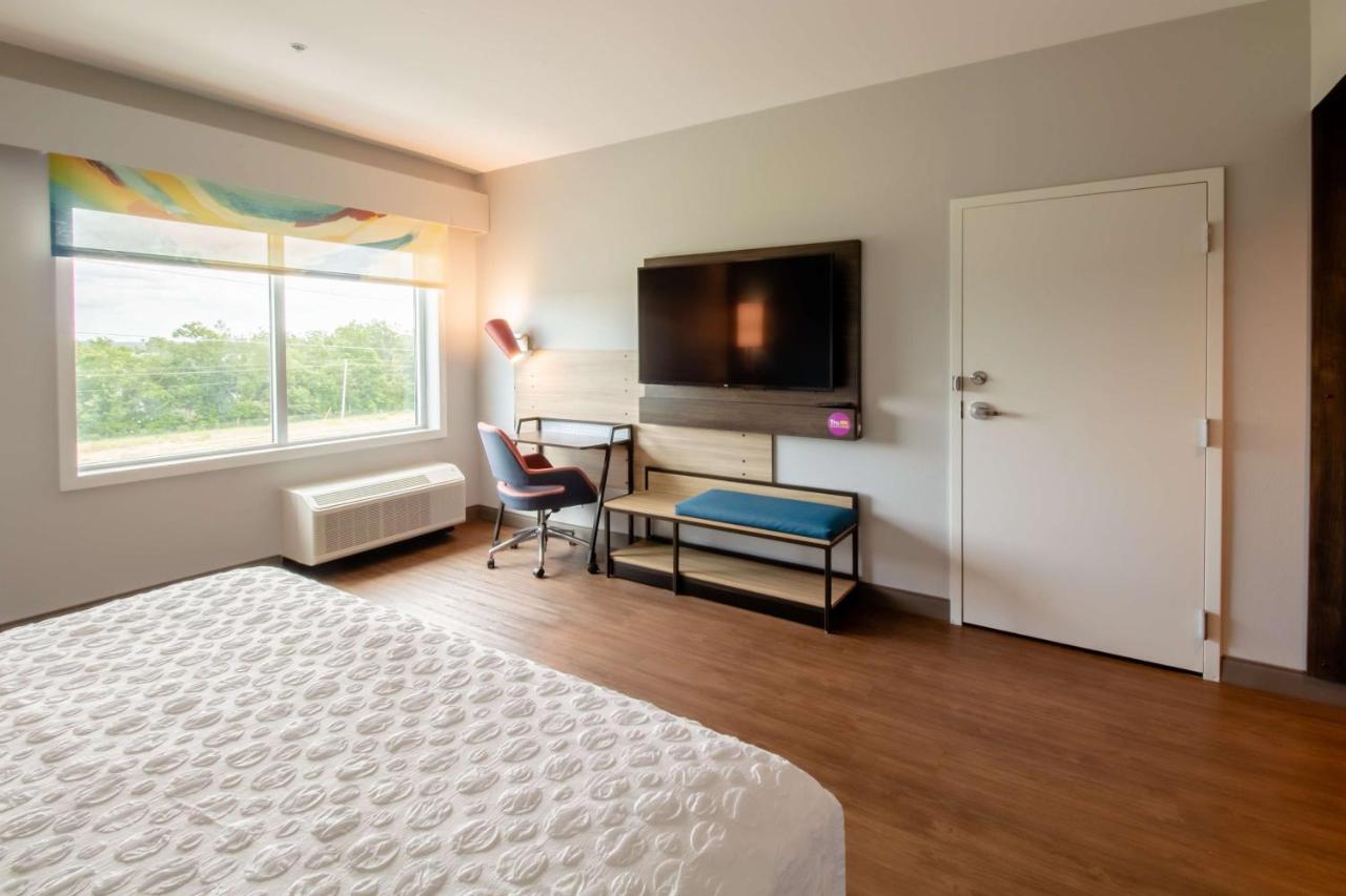 King Room with Bath Tub - Mobility Accessible at Tru By Hilton Niceville, FL