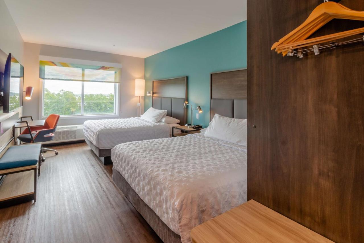 Queen Room with Two Queen Beds at Tru By Hilton Niceville, FL