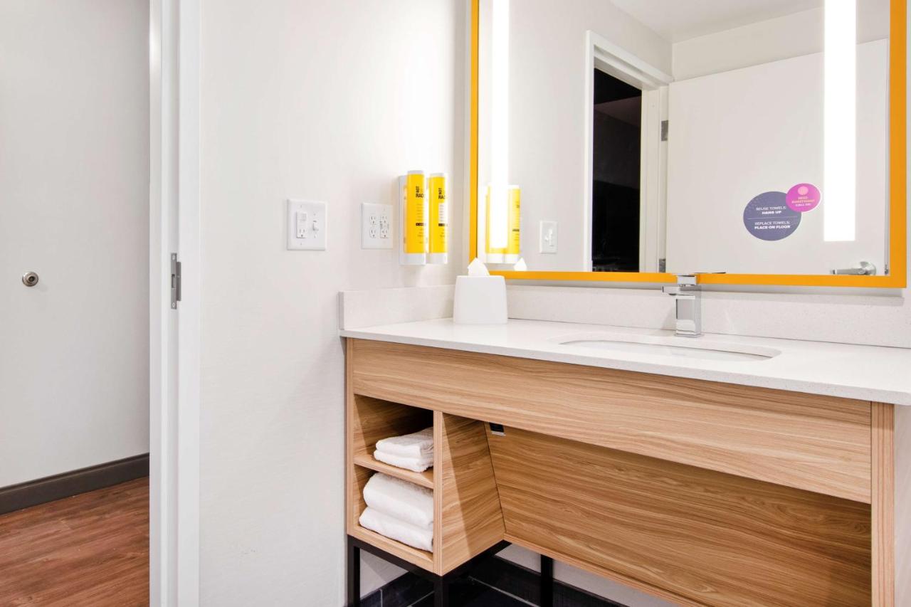 King Room at Tru by Hilton Chapel Hill