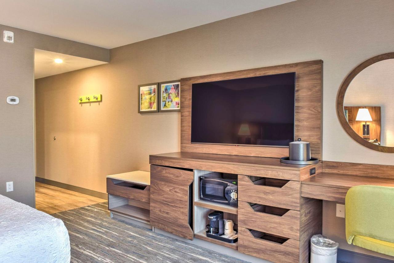 Queen Room with Two Queen Beds and Bath Tub - Mobility/Hearing Accessible at Hampton Inn & Suites Keene