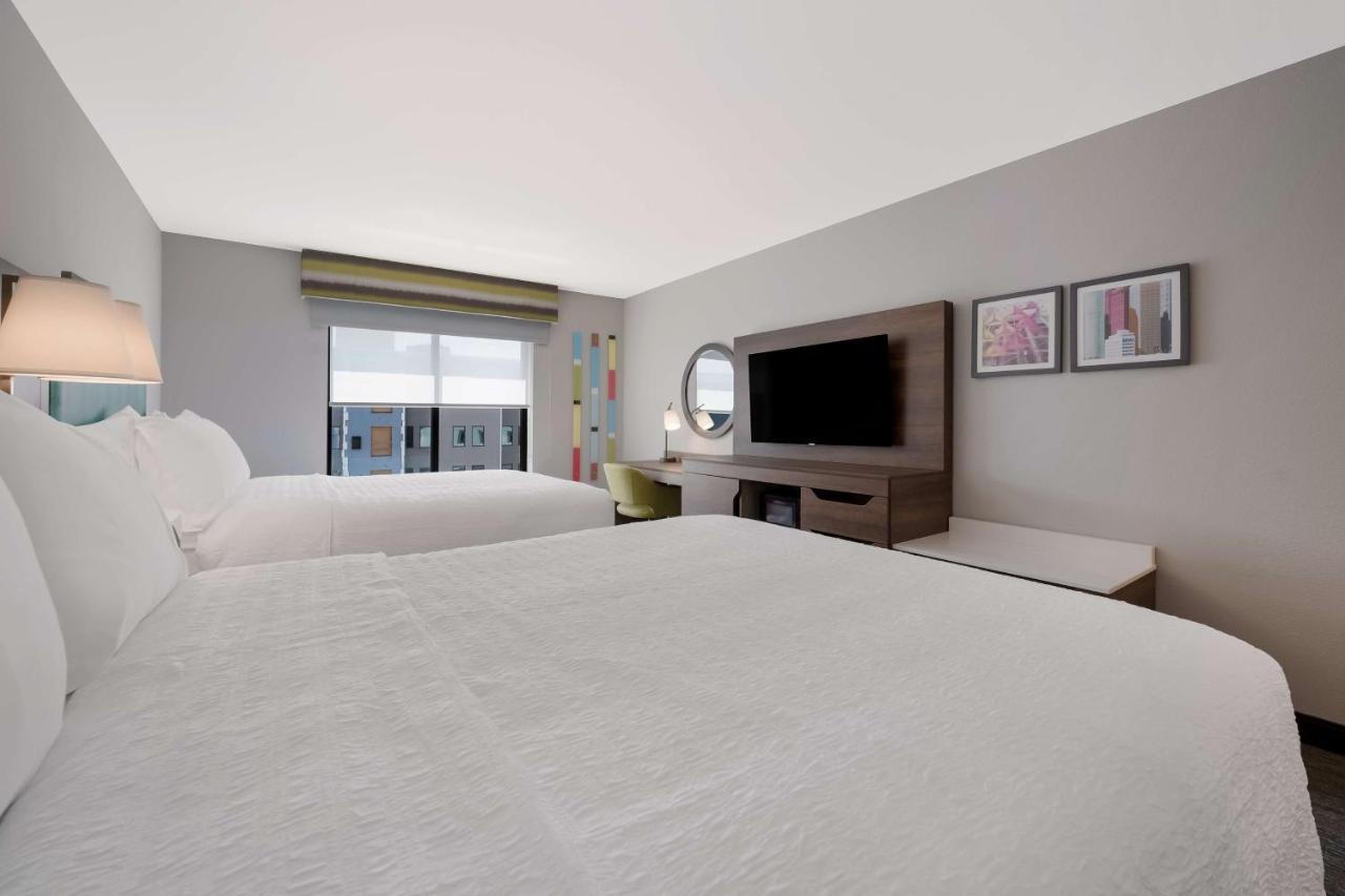 Queen Room with Two Queen Beds - Hearing Accessible at Hampton Inn Detroit Southfield