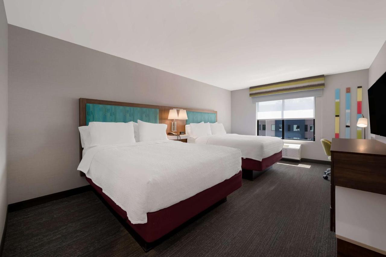Queen Room with Two Queen Beds - Hearing Accessible at Hampton Inn Detroit Southfield