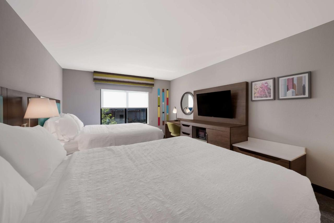 Queen Room with Two Queen Rooms - Non-Smoking at Hampton Inn Detroit Southfield