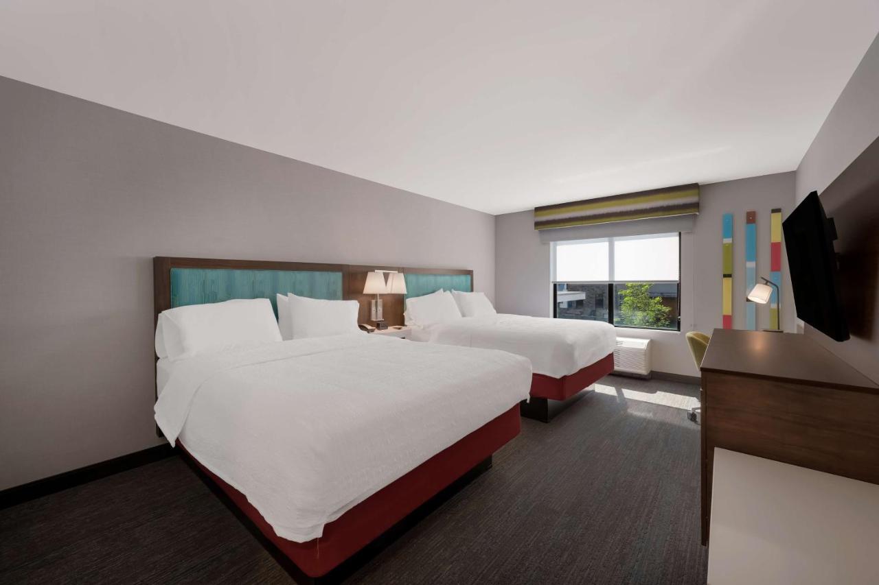 Queen Room with Two Queen Rooms - Non-Smoking at Hampton Inn Detroit Southfield