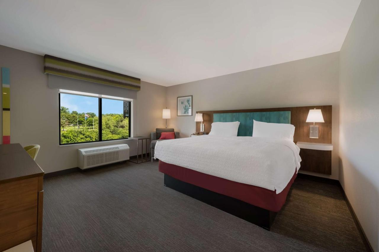 King Room - Hearing Accessible at Hampton Inn Detroit Southfield