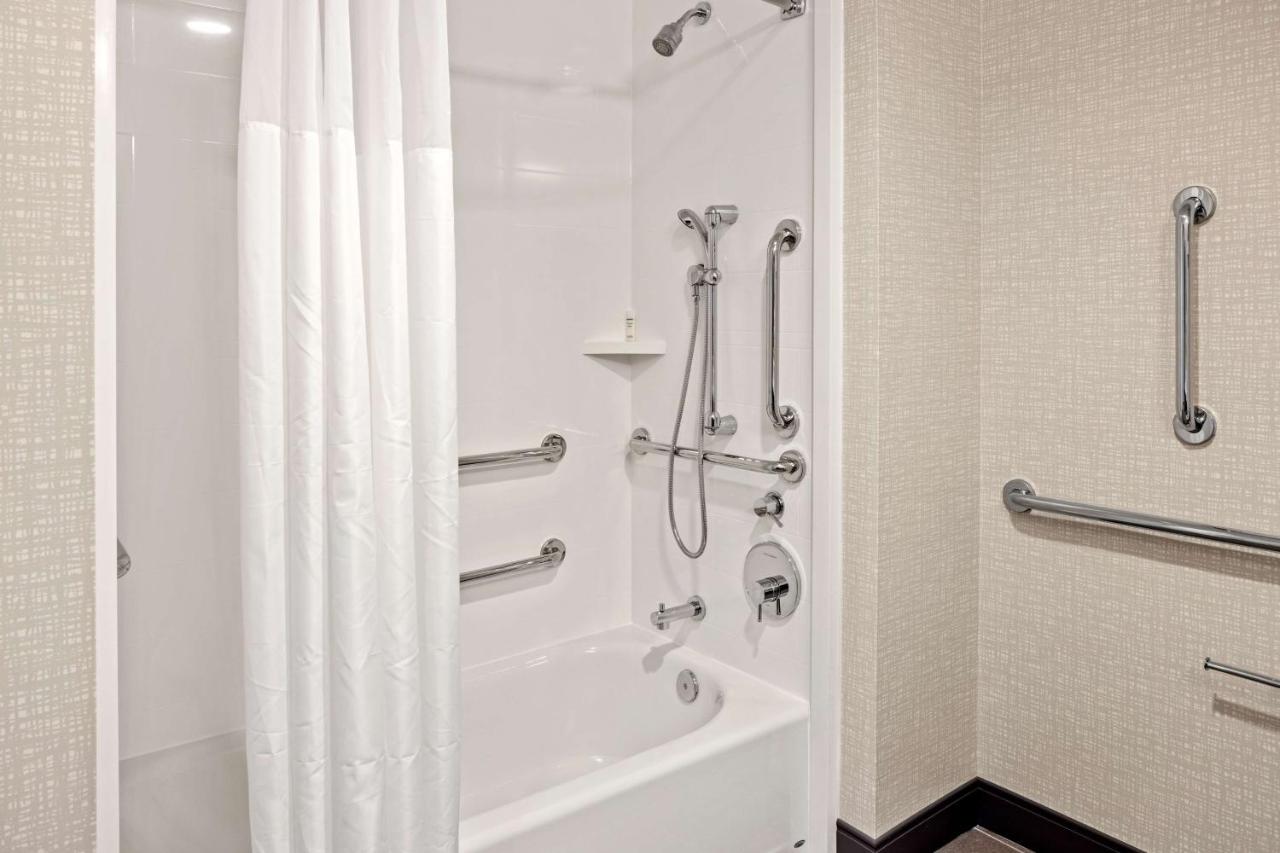 | Hampton Inn & Suites Cincinnati West, Oh