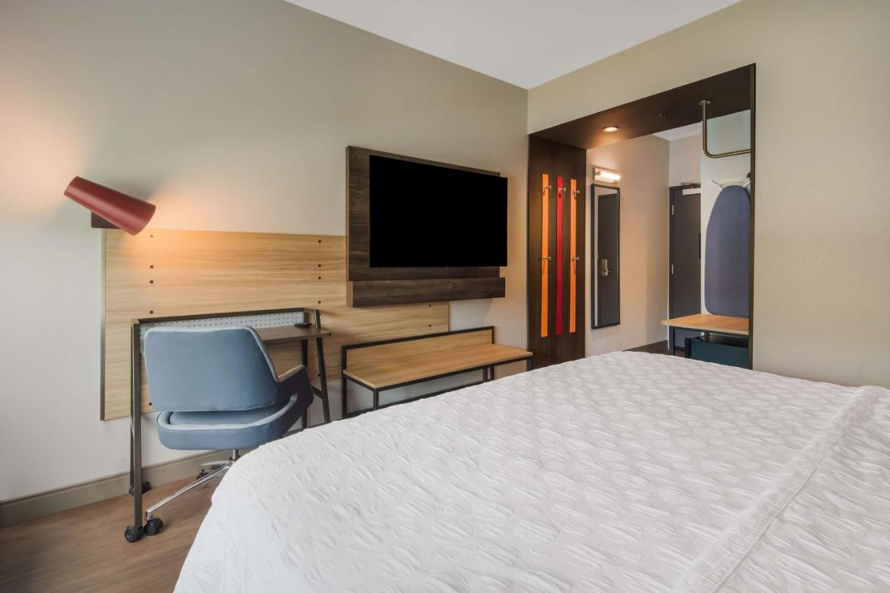 King Room with Walk In Shower at Tru By Hilton Wilson