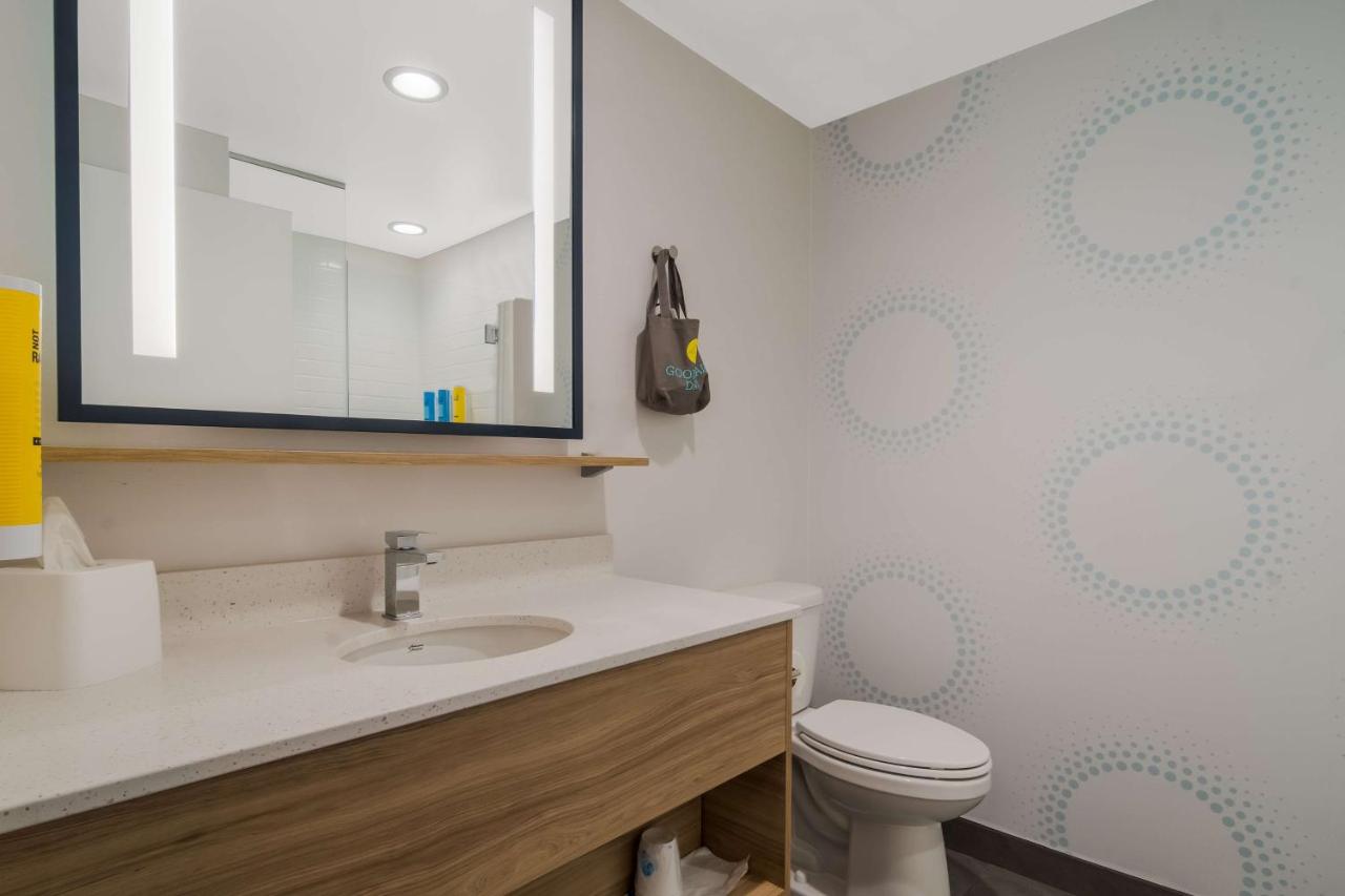 Queen Room with Two Queen Beds at Tru By Hilton Wilson