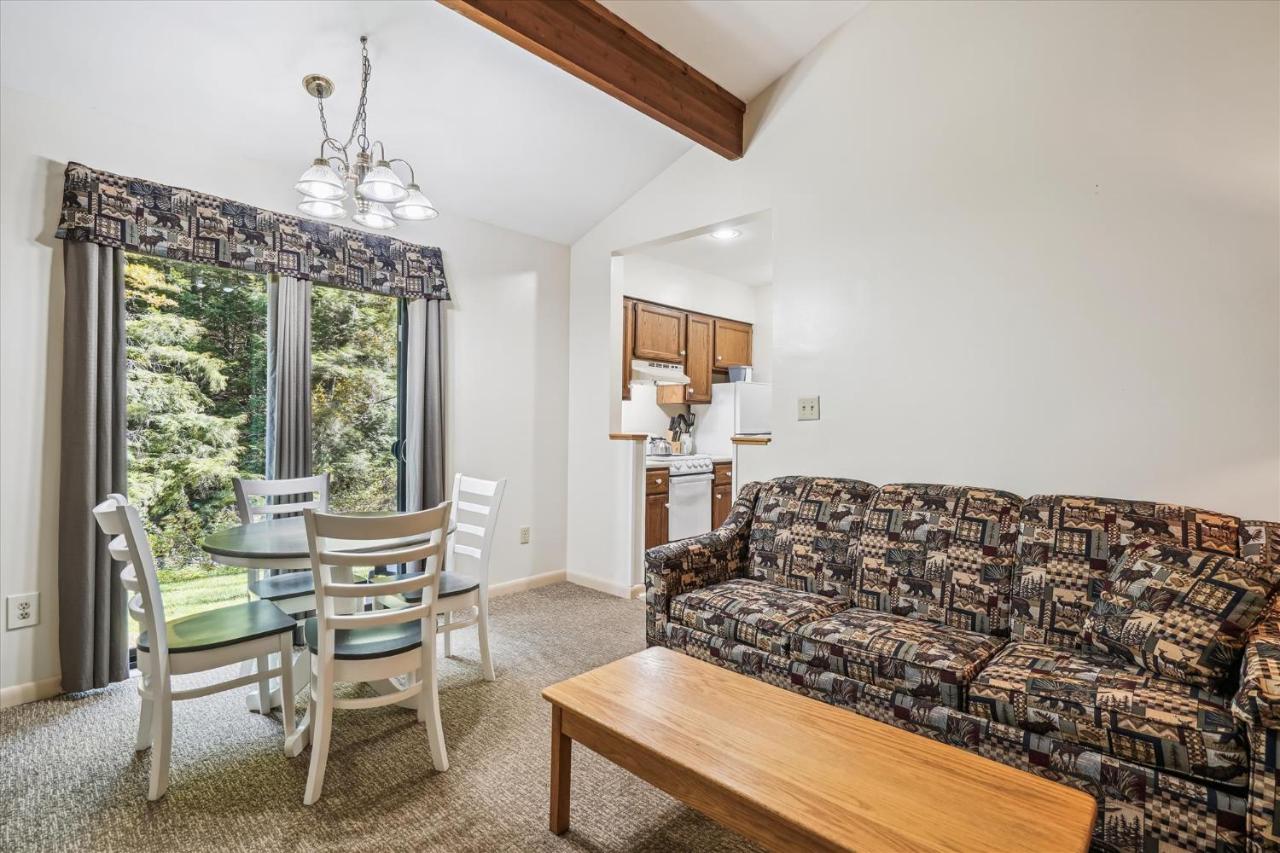 | Deluxe Two Bedroom Suite on the 1st floor with outdoor heated pool 10506