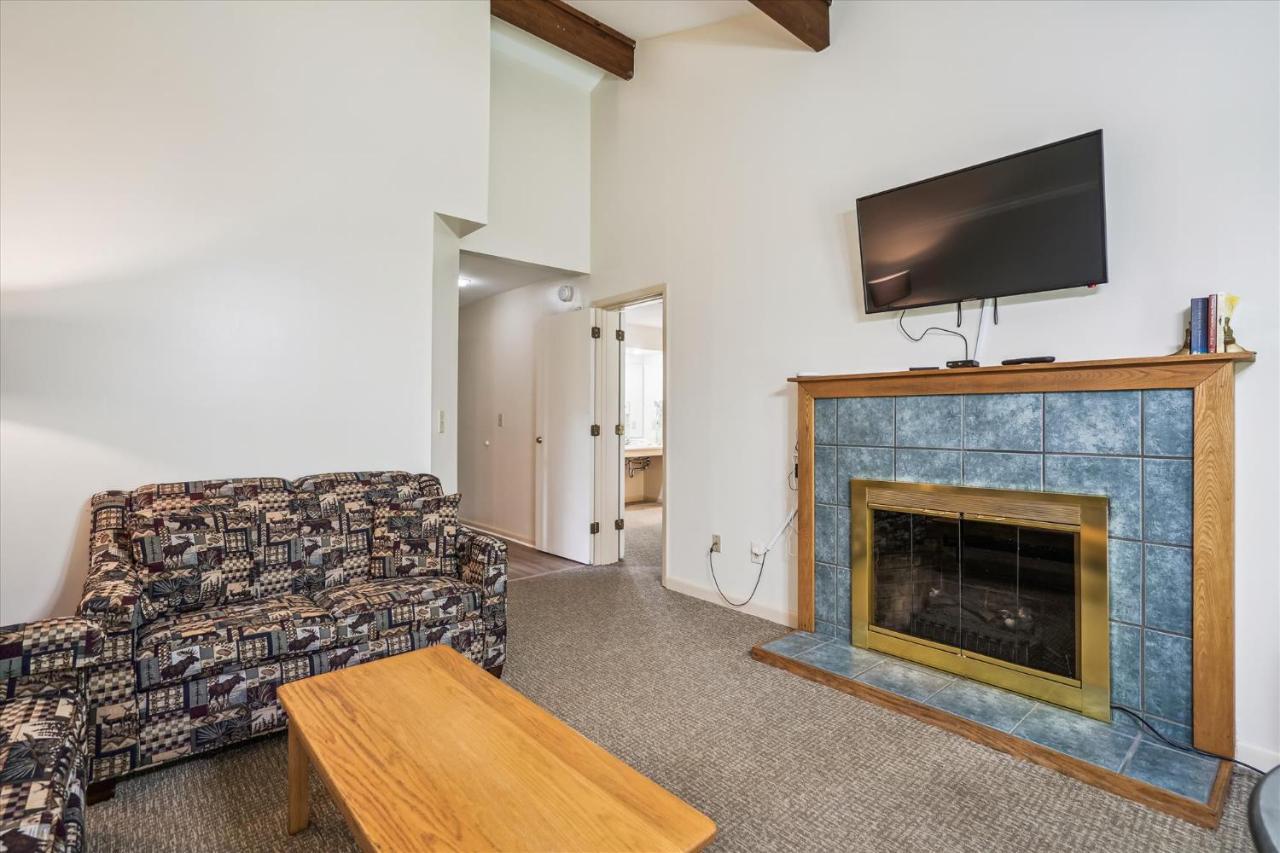 | Deluxe Two Bedroom Suite on the 1st floor with outdoor heated pool 10506
