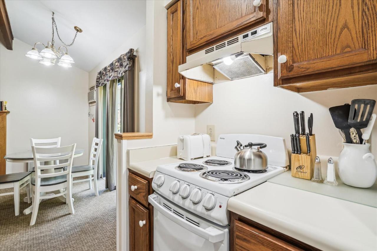 | Deluxe Two Bedroom Suite on the 1st floor with outdoor heated pool 10506