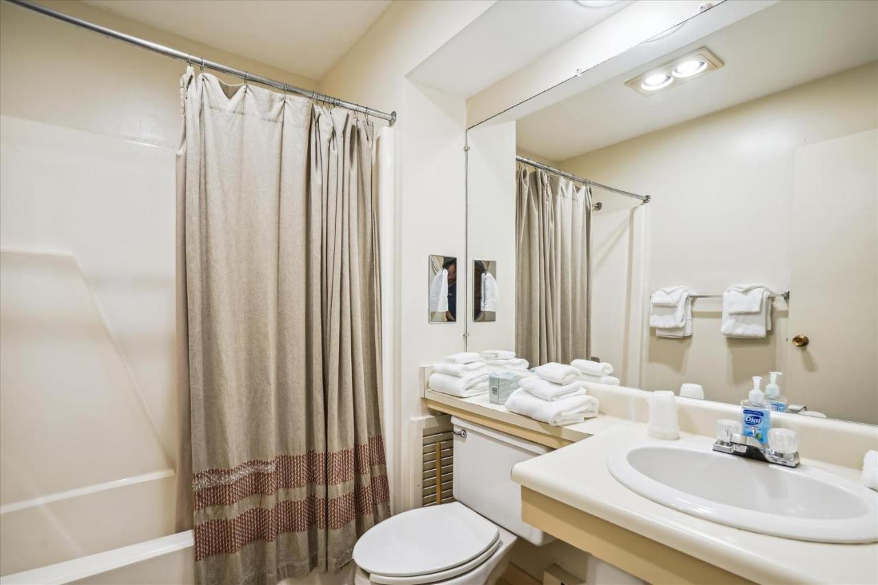 | Deluxe Two Bedroom Suite on the 1st floor with outdoor heated pool 10506