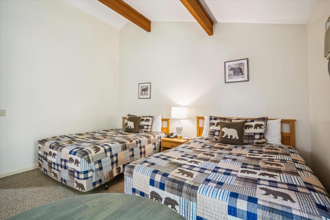 | Deluxe Two Bedroom Suite on the 1st floor with outdoor heated pool 10506