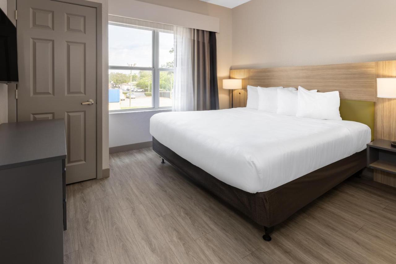 One-Bedroom King Suite - Disability Access/Non-Smoking at Country Inn & Suites by Radisson, Valdosta, GA