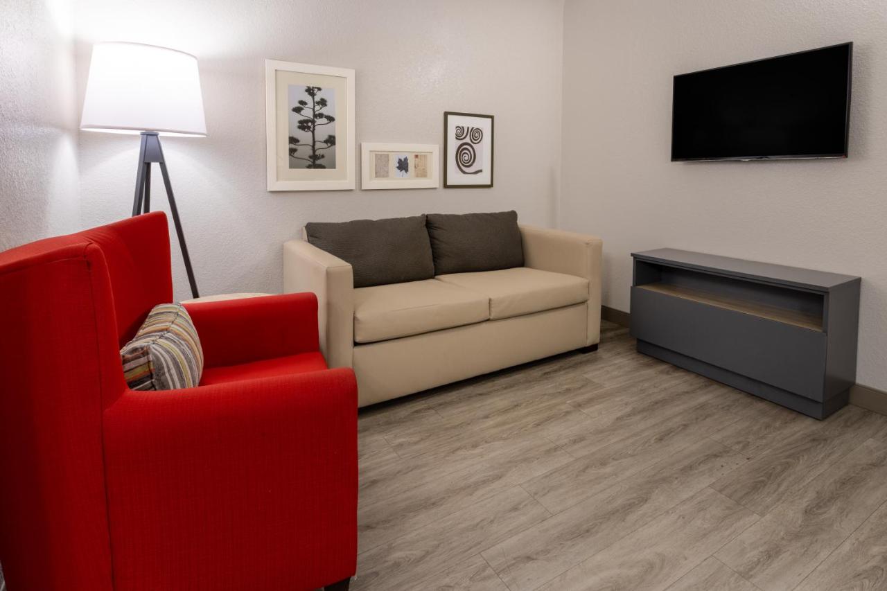 One-Bedroom King Suite - Disability Access/Non-Smoking at Country Inn & Suites by Radisson, Valdosta, GA