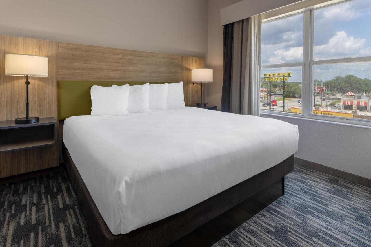 One-Bedroom King Suite - Disability Access/Non-Smoking at Country Inn & Suites by Radisson, Valdosta, GA