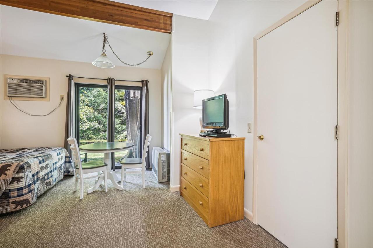 | Cedarbrook Standard Hotel Room 105